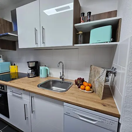 2 Zimmer, 4 Person, Balkon Essen